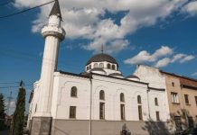 KOMŠIJE! Džamija ostala bez struje, komšija Srbin razvukao kablove i dao struju za DŽABE! (FOTO)