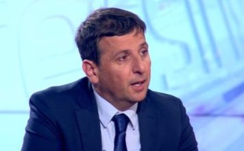 Vukanović zaplakao tokom emisije: Majka mi je na aparatima, neću više učestvovati u pregovorima