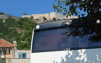 Lastin autobus iz Beograda se pokvario u KNINU! Evo šta je potom uradilo lokalno stanovništvo! (FOTO)