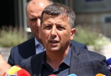 NEBOJŠA VUKANOVIĆ NIKAD DIREKTNIJI: “Mijatović bacao zastavu BiH sa stola, SDP igra za Dodika!”