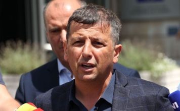 NEBOJŠA VUKANOVIĆ NIKAD DIREKTNIJI: “Mijatović bacao zastavu BiH sa stola, SDP igra za Dodika!”