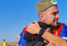 Video / Emotivan susret studenata Nadije i Save: Ona sa hidžabom, on sa šajkačom, ali njihov zagrljaj nikog ne ostavlja ravnodušnim