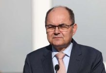 Amerikanci tražili od Šmita da podnese ostavku, on odbio i rekao da o njemu odlučuju Nijemci