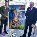 Dodik na konju, na platnu: Predsjednik SNSD-a dobio neočekivan poklon u Trebinju