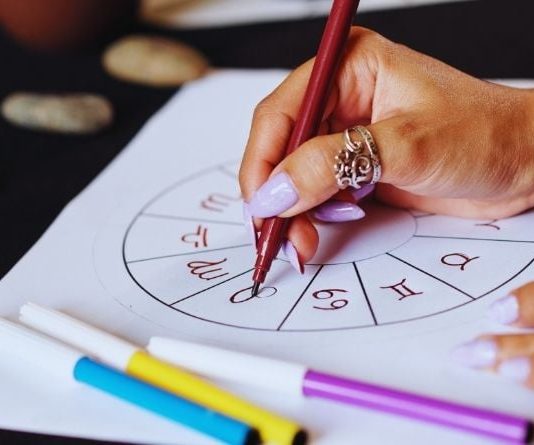 RIBA – OVAJ HOROSKOP MOŽE DA VAS ŠOKIRA: Niste svesni KAKAV PREOKRET vam sprema SUDBINA, ali zbog JEDNE STVARI će vas ZABOLETI DUŠA!